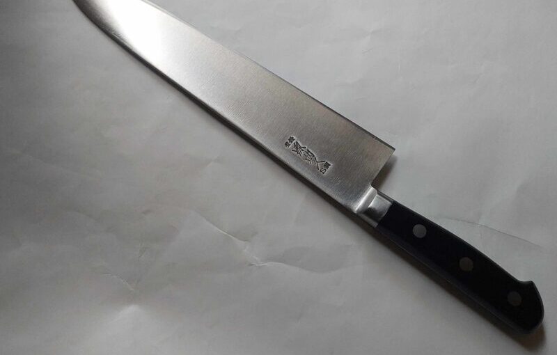 源助久「ツバ付牛刀」270mmスエーデン鋼